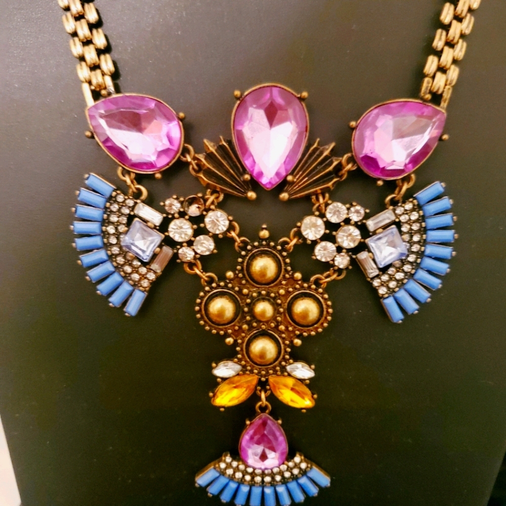 BRAND NEW Beautiful New Vintage looking Necklace
